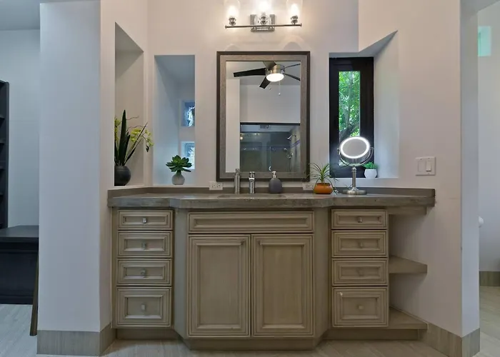 Hébergement de vacances Marbella Lane - Chic Casa With Amazing Oceanviews *